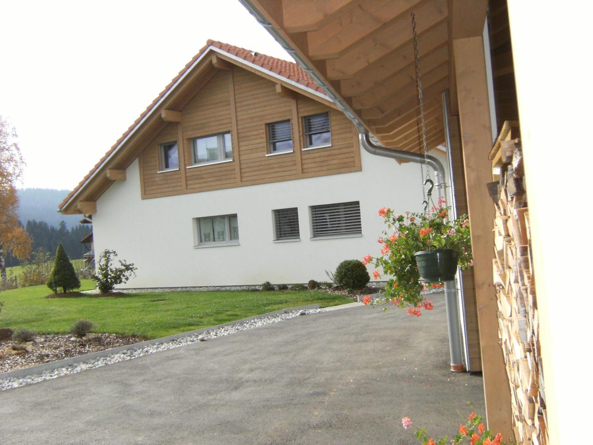Appartement De Vacances Niederer La Côte-aux-Fées Exterior foto